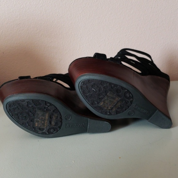 Shoes - Picture 6 of 8